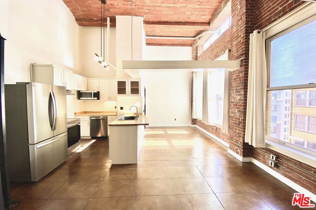 215 W 7th Street 1203