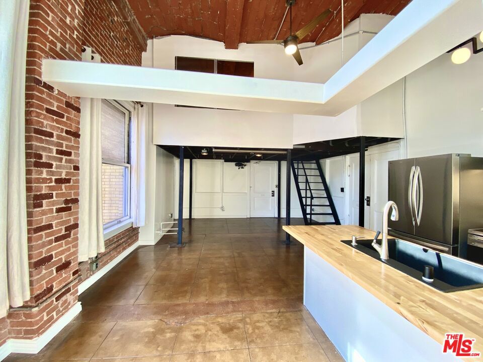 215 W 7th Street 1203