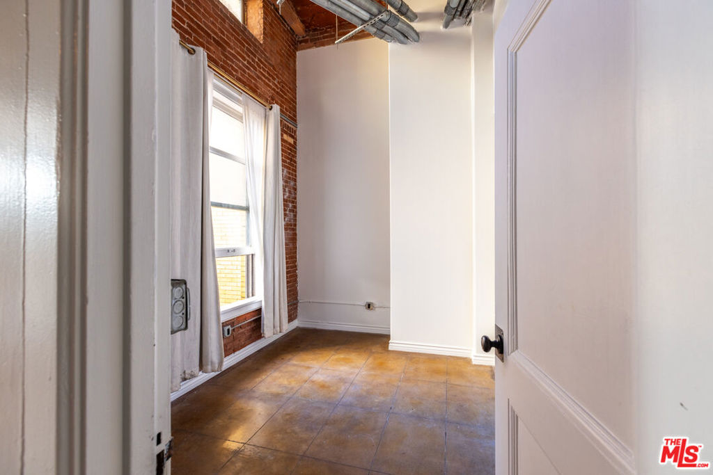 215 W 7th Street 1203