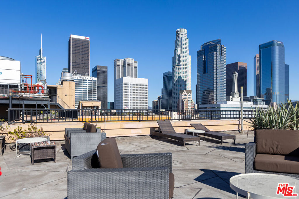 215 W 7th Street 1203