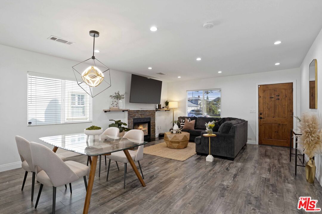 1853 W 42nd St