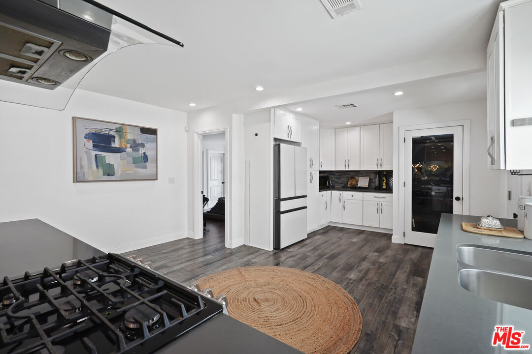 1853 W 42nd St