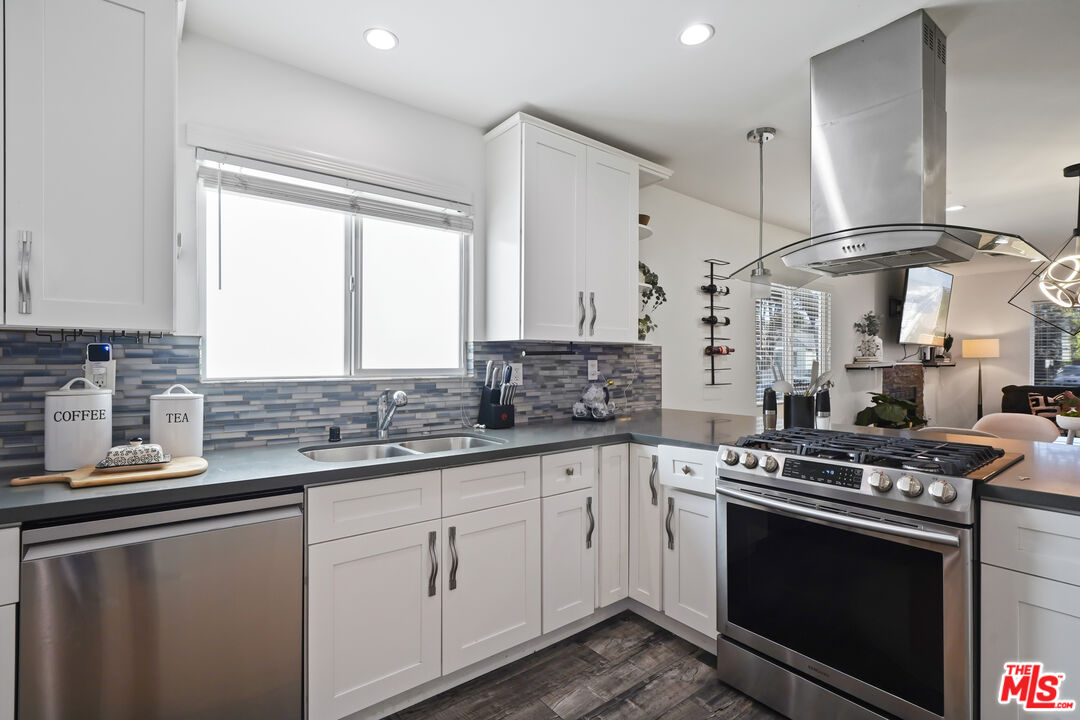 1853 W 42nd St