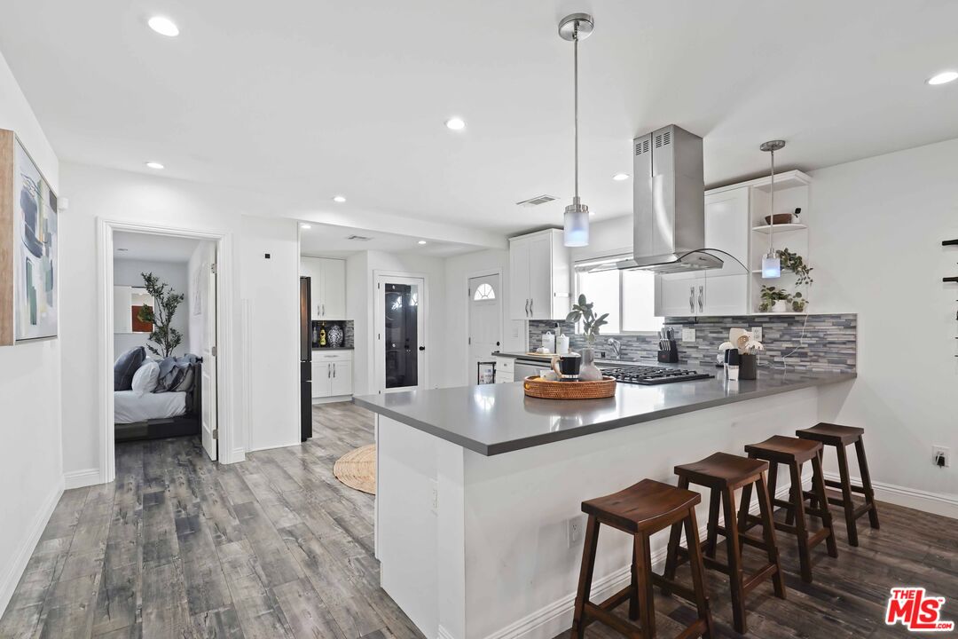 1853 W 42nd St