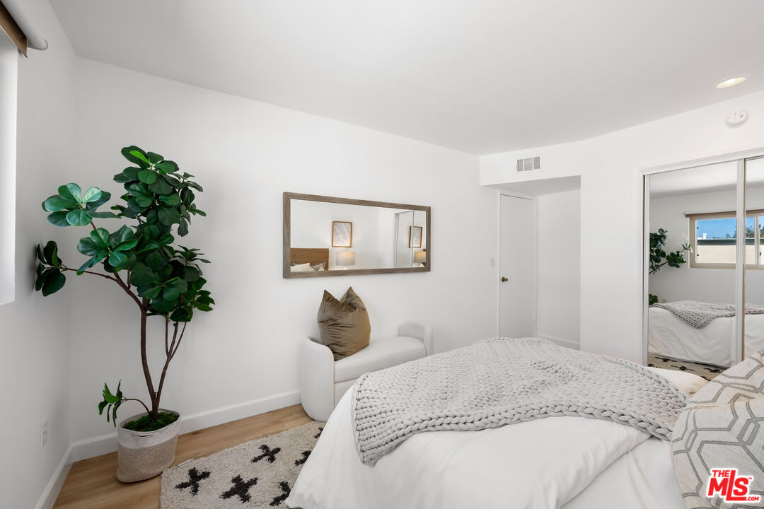 11260 Overland Ave Unit: 20B