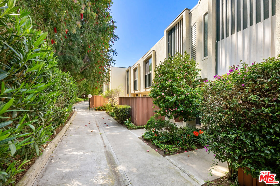 11260 Overland Ave Unit: 20B