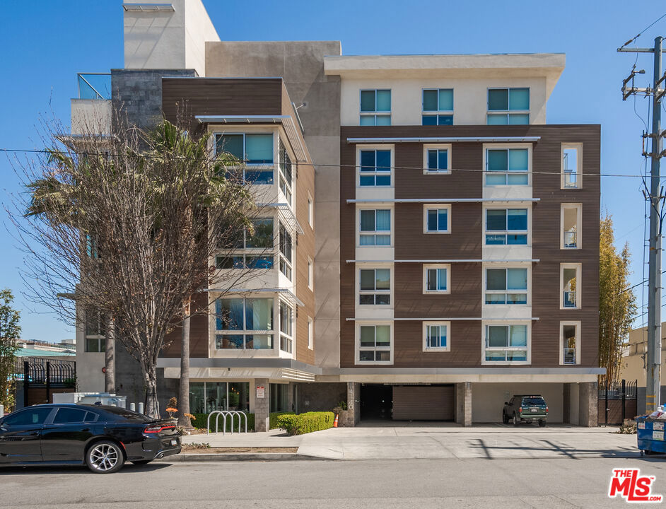 4140 Glencoe Avenue 202