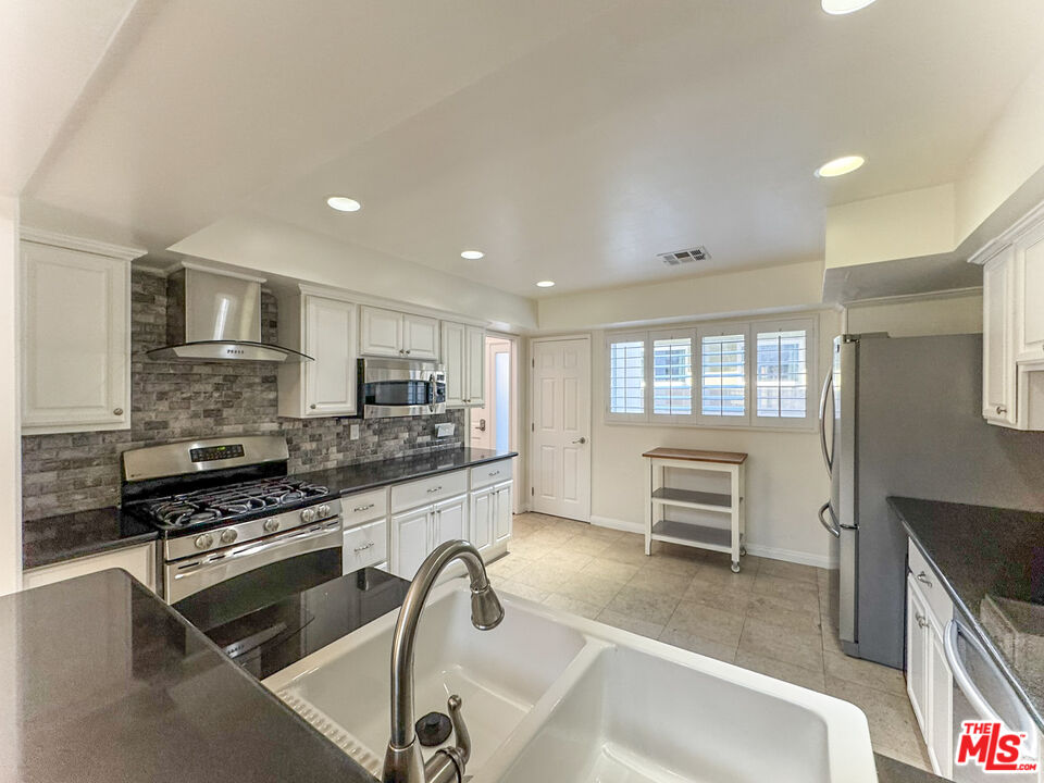 2824 Arizona Ave Unit: 1