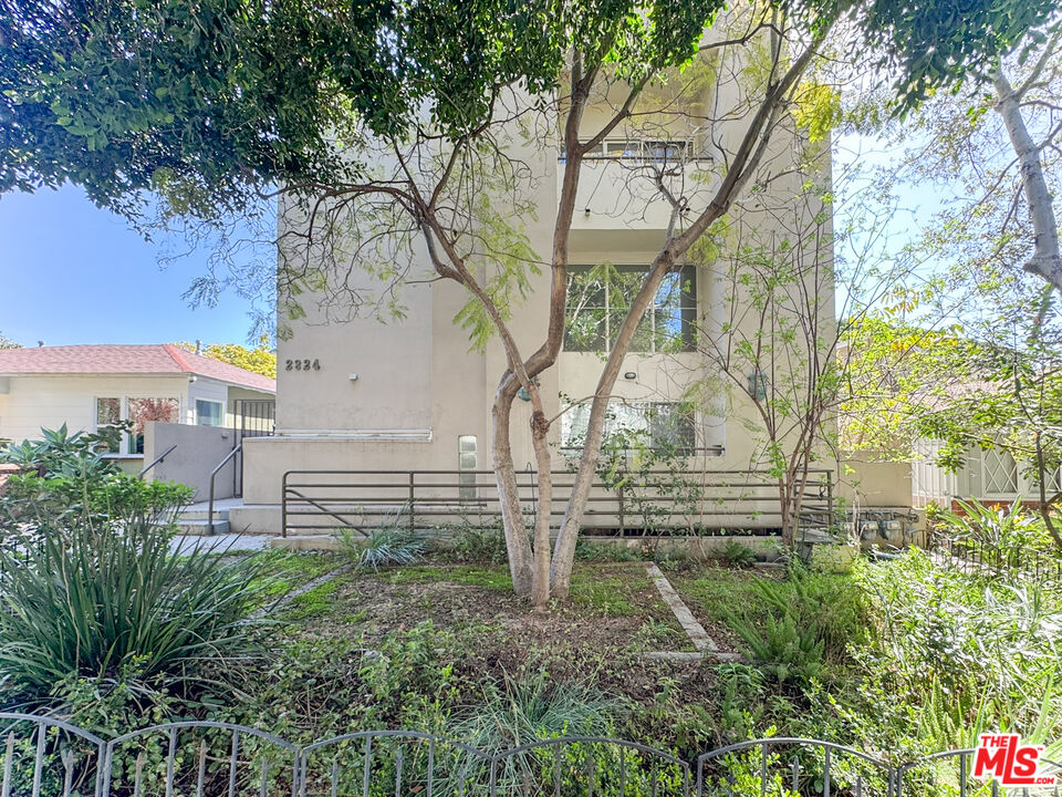 2824 Arizona Ave Unit: 1