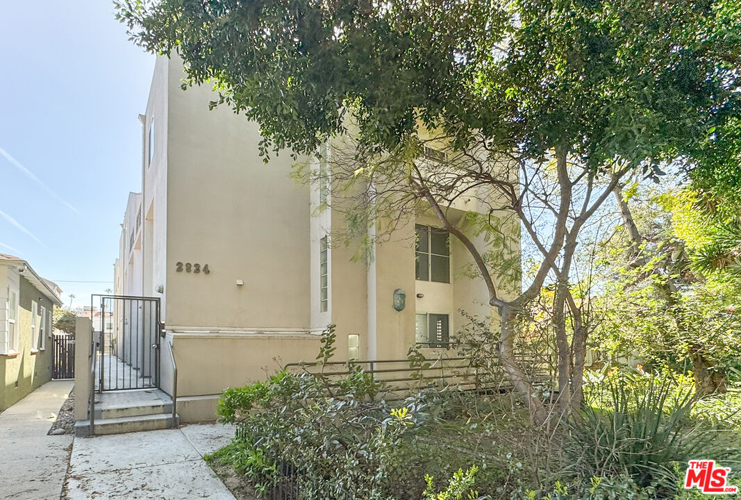 2824 Arizona Ave Unit: 1