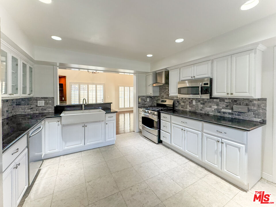 2824 Arizona Ave Unit: 1