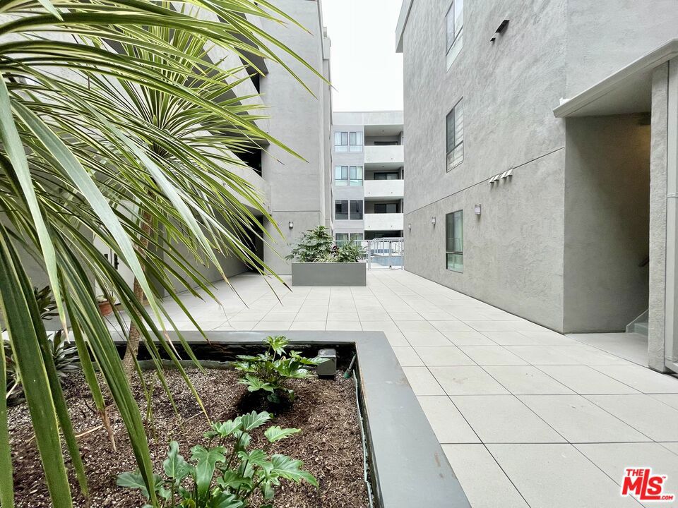 12115 San Vicente Boulevard 207