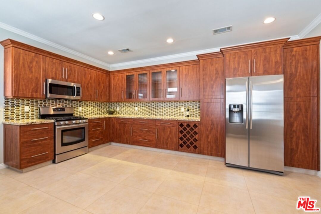 1028 Meadowbrook Ave Unit: 230