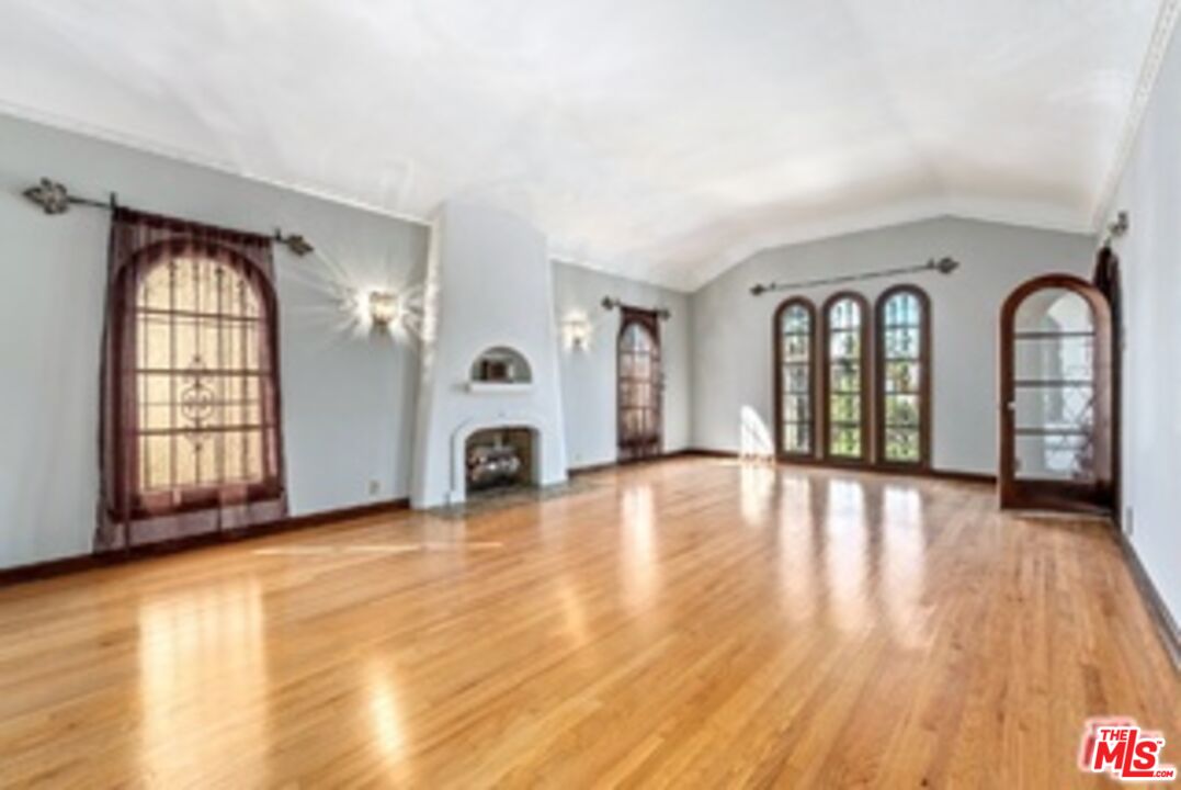 1028 Meadowbrook Ave Unit: 230