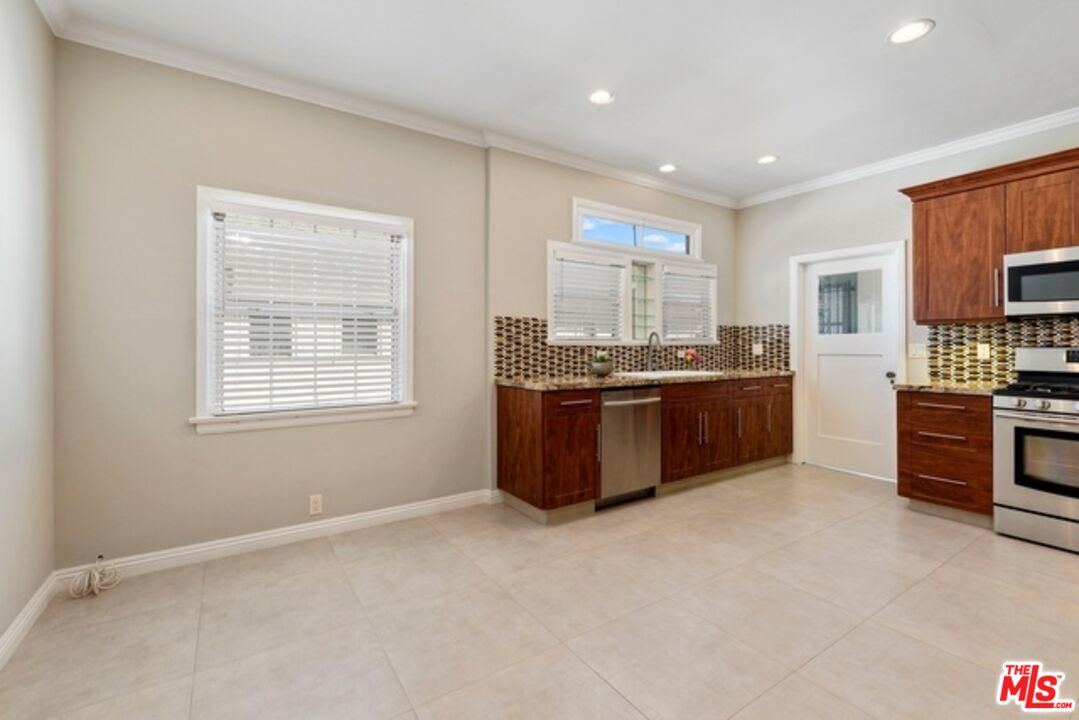 1028 Meadowbrook Ave Unit: 230