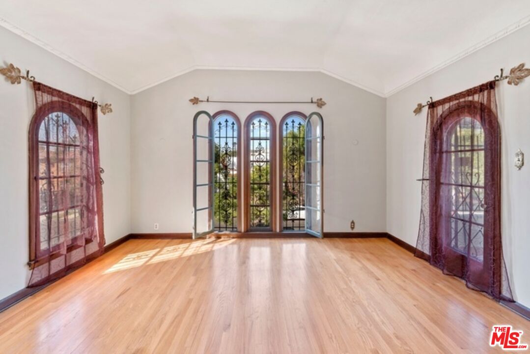 1028 Meadowbrook Ave Unit: 230