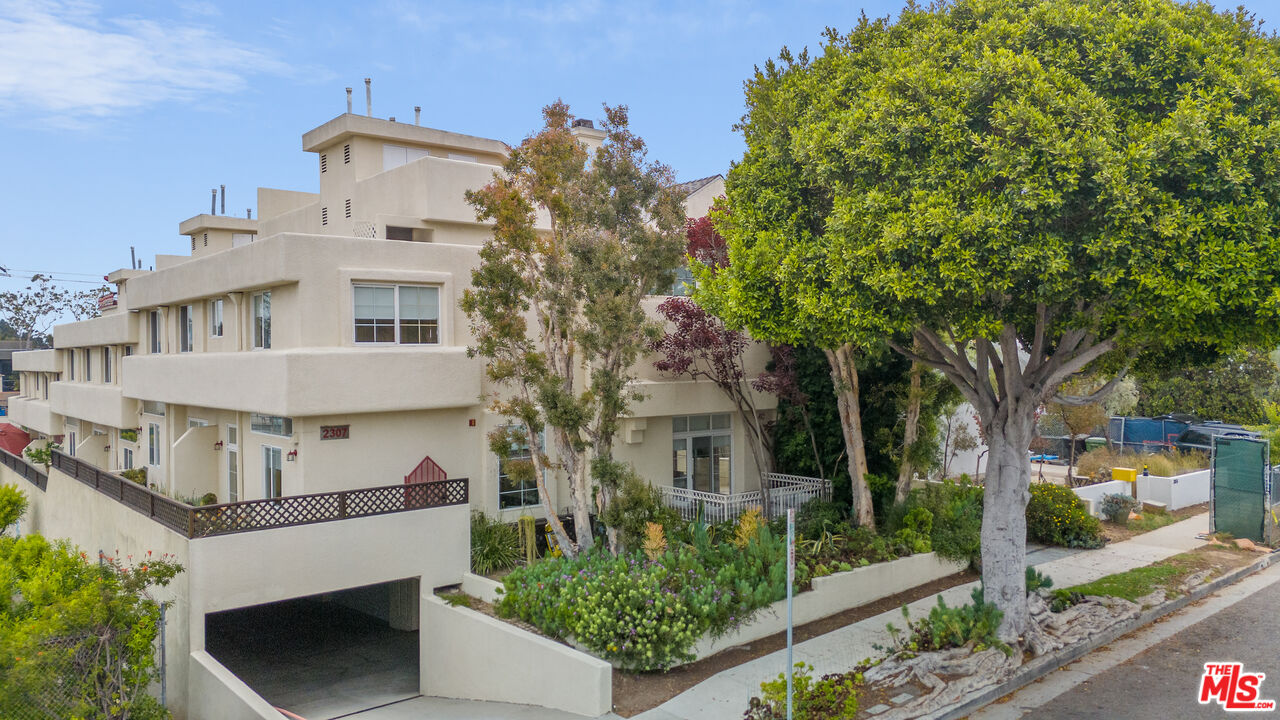 2307 32nd St Unit: 1