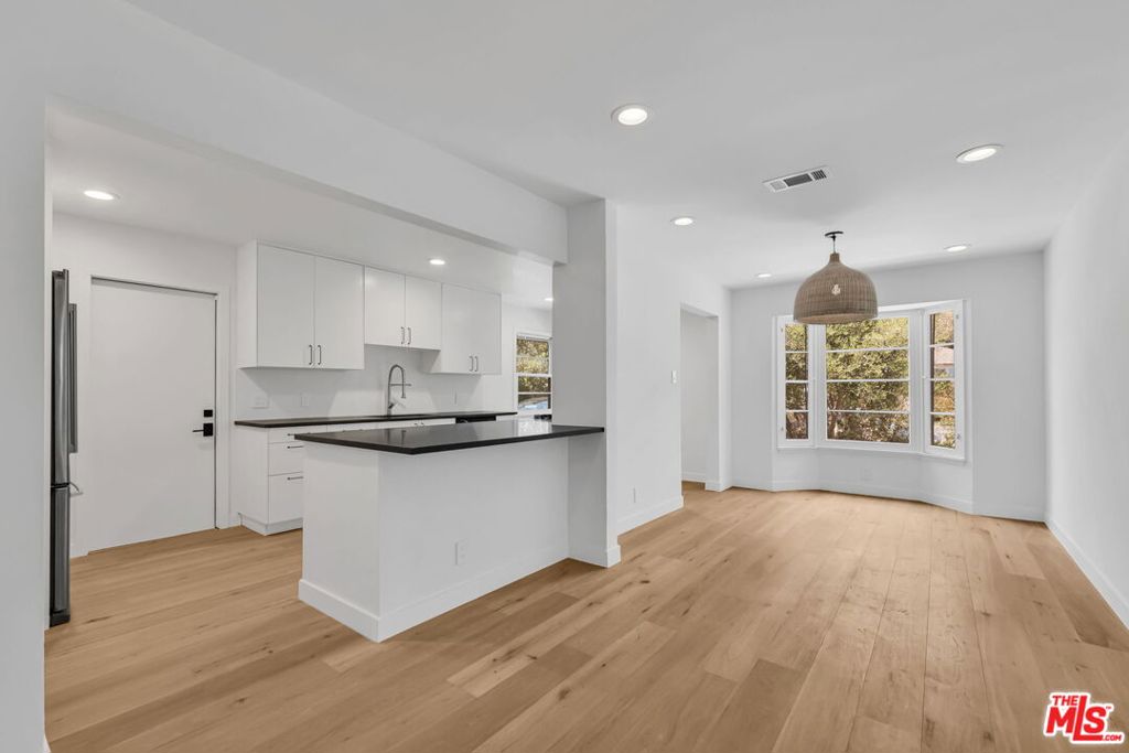 2216 Ashland Avenue