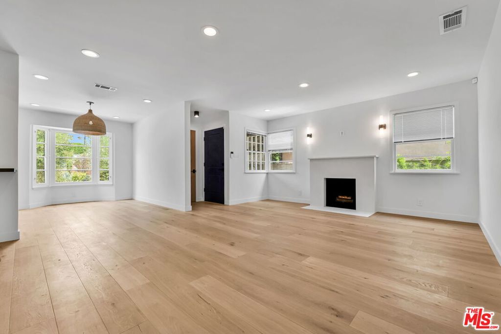 2216 Ashland Avenue