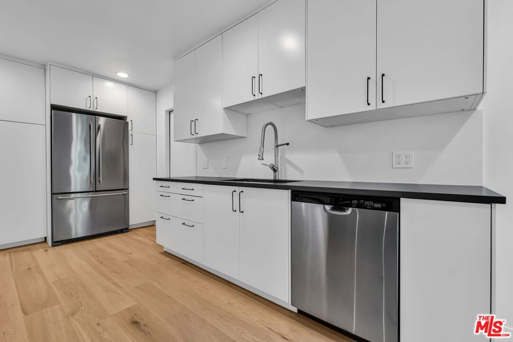 2216 Ashland Avenue