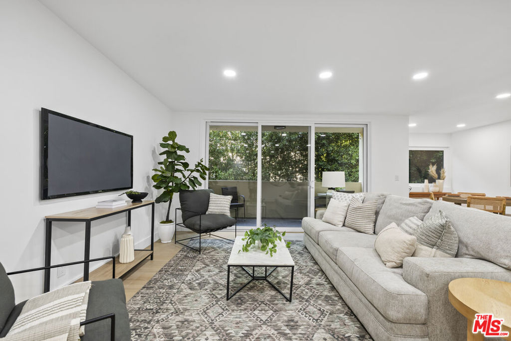 1025 N Kings Road 113