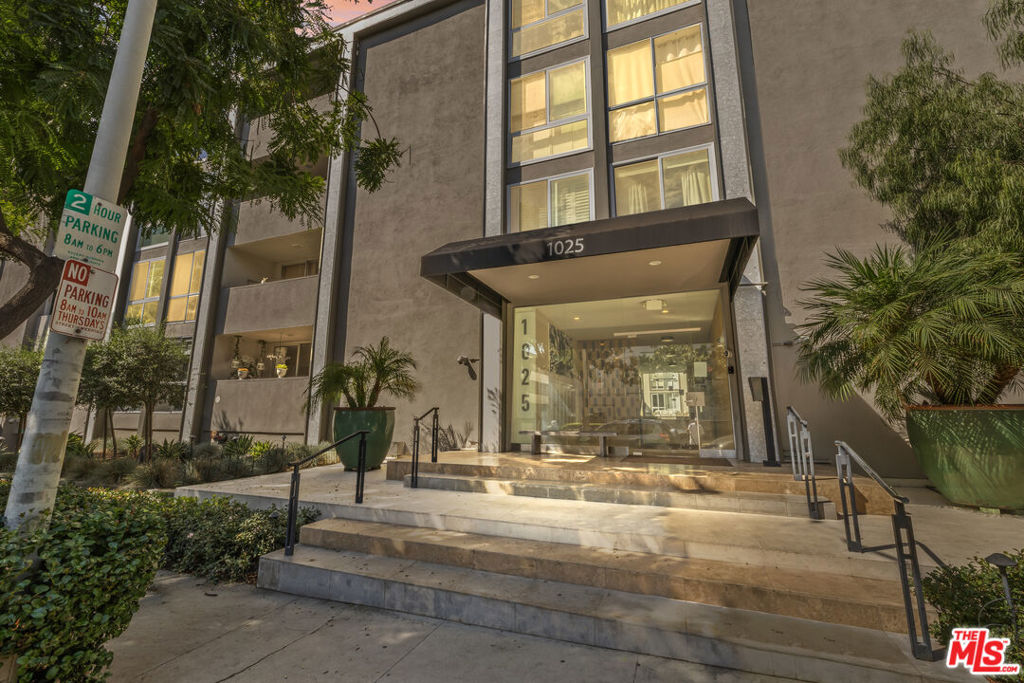 1025 N Kings Road 113