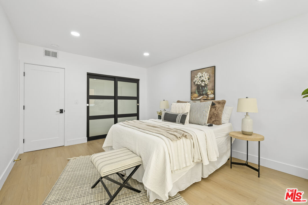 1025 N Kings Rd Unit: 113