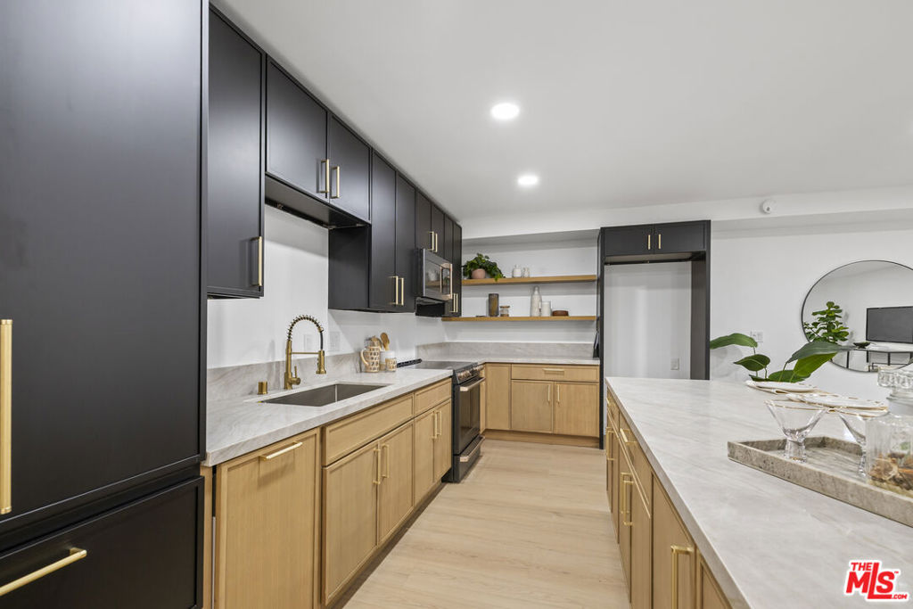 1025 N Kings Road 113