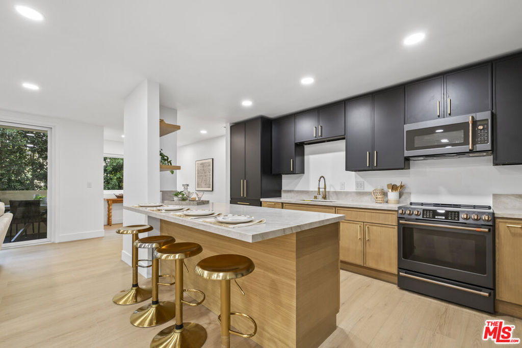 1025 N Kings Road 113