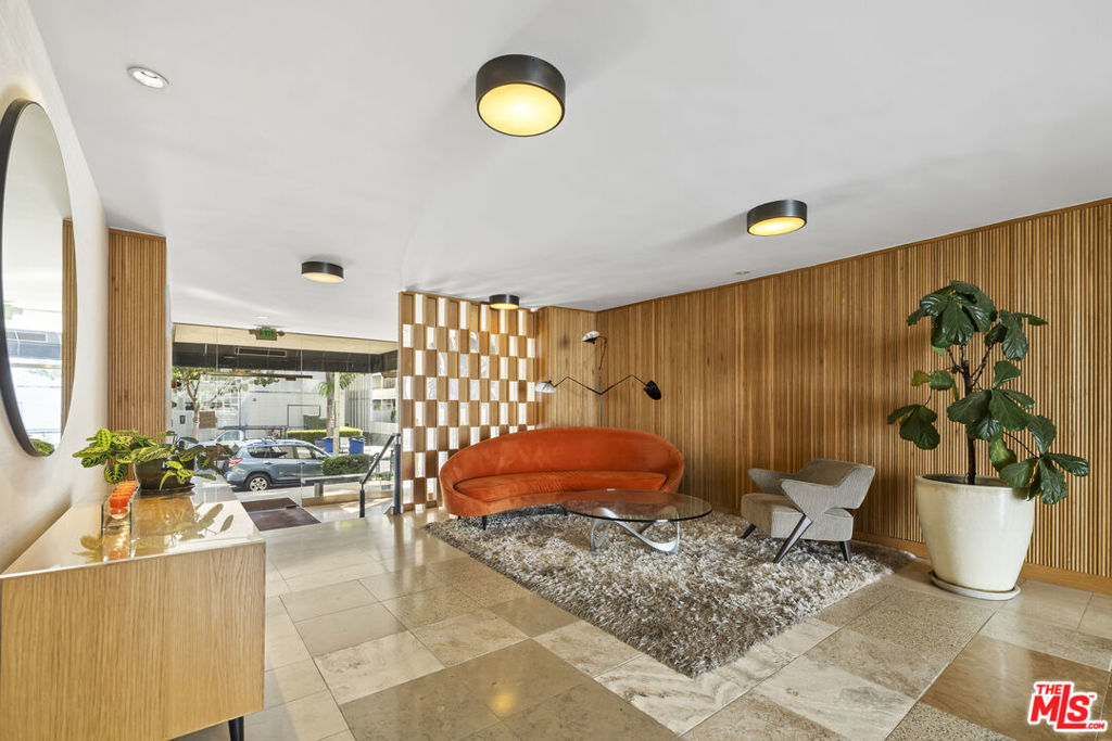 1025 N Kings Road 113