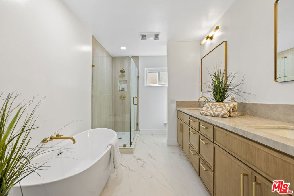 1025 N Kings Road 113