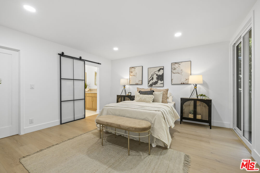 1025 N Kings Rd Unit: 113