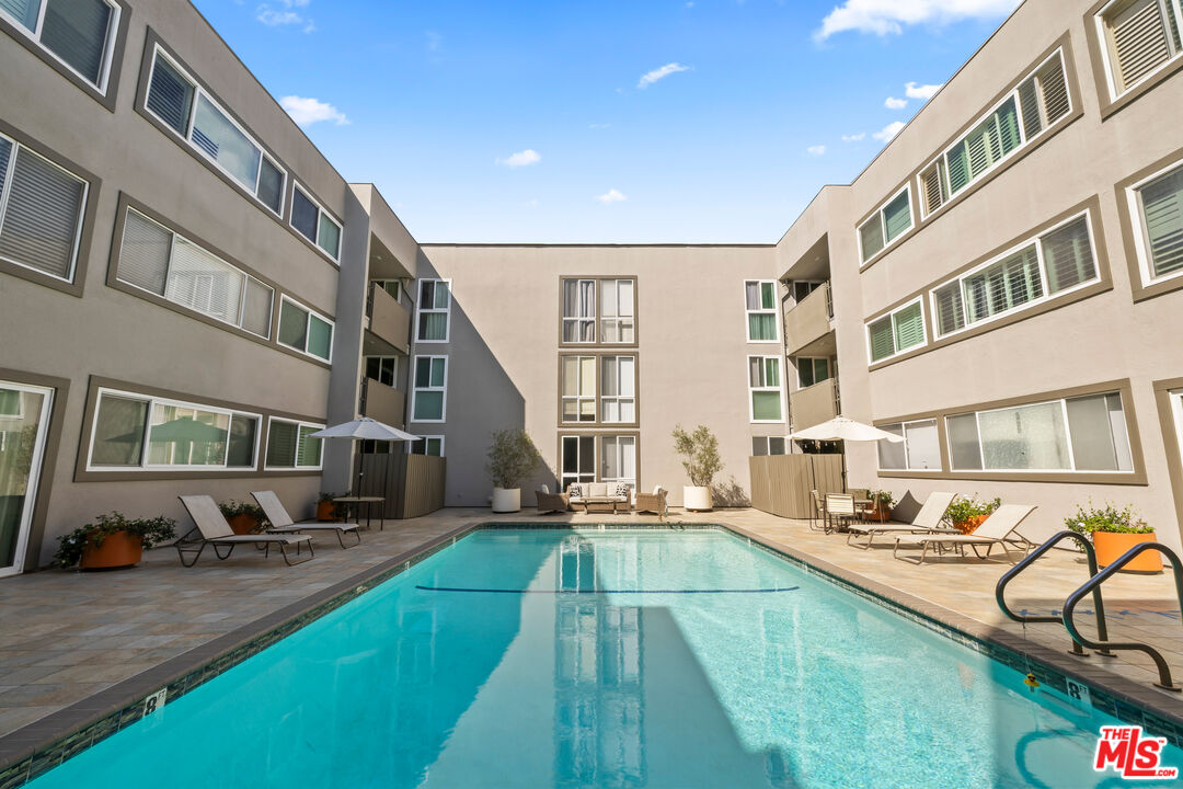 1025 N Kings Rd Unit: 113