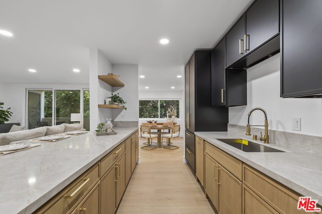 1025 N Kings Rd Unit: 113