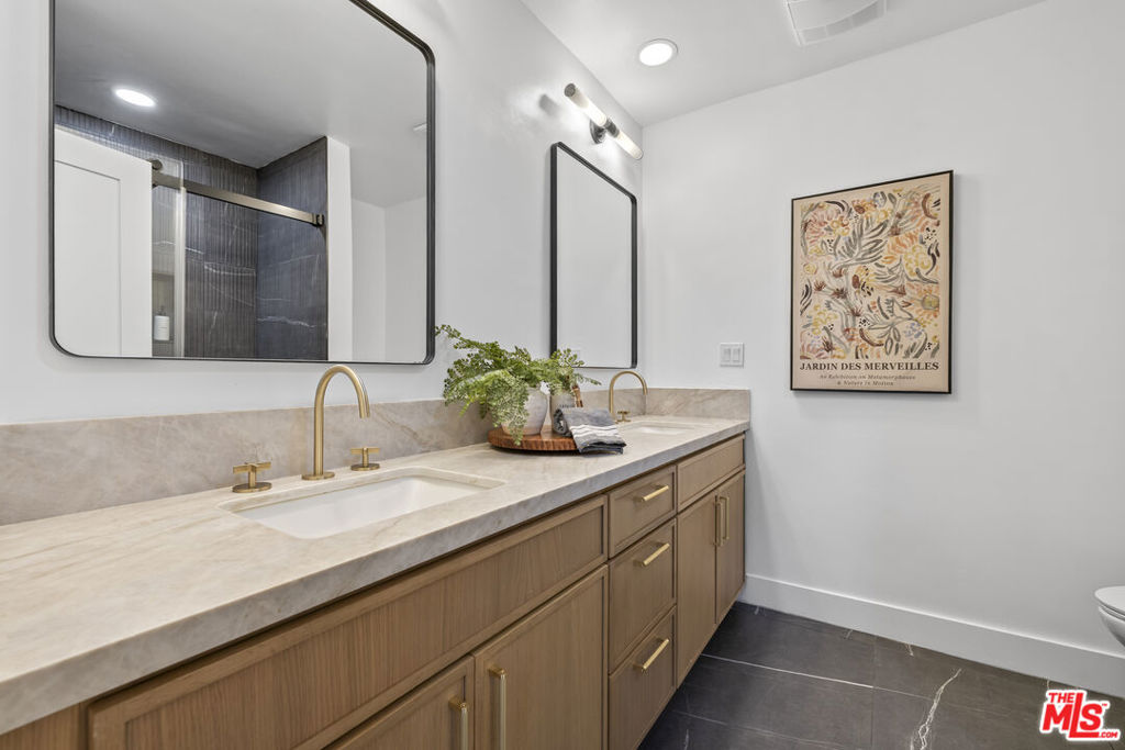 1025 N Kings Road 113