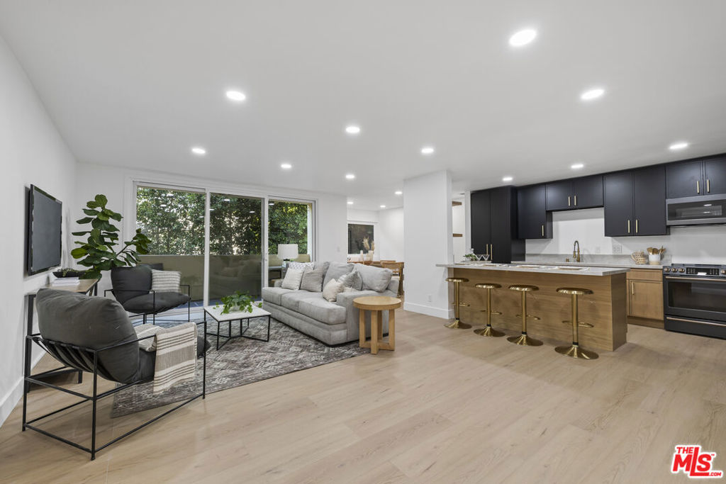 1025 N Kings Road 113