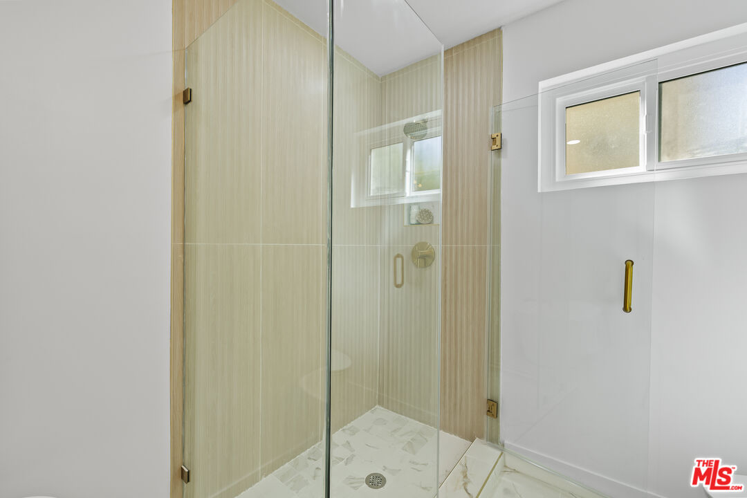 1025 N Kings Rd Unit: 113