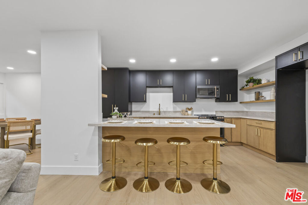 1025 N Kings Road 113