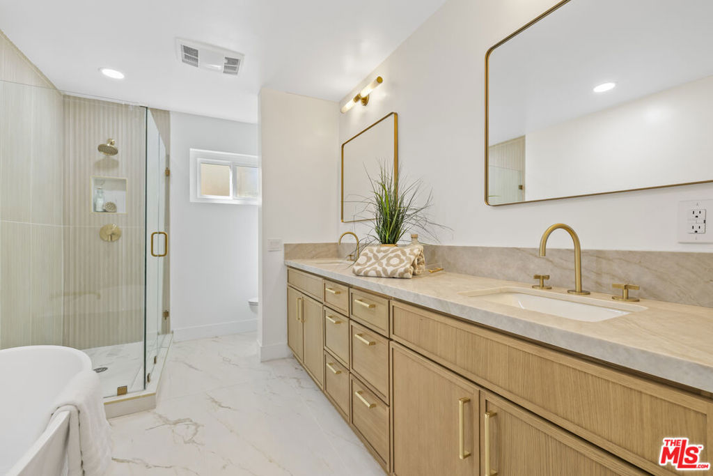 1025 N Kings Road 113