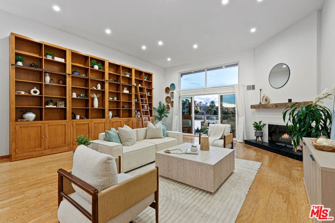 3950 Via Dolce Unit: 518