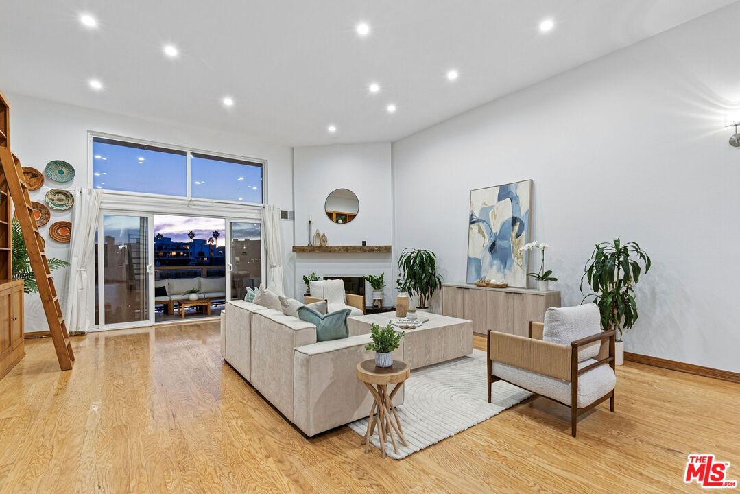 3950 Via Dolce Unit: 518