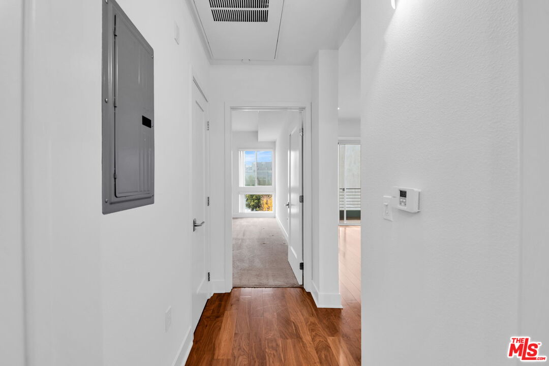 4211 REDWOOD AVE Unit: 304