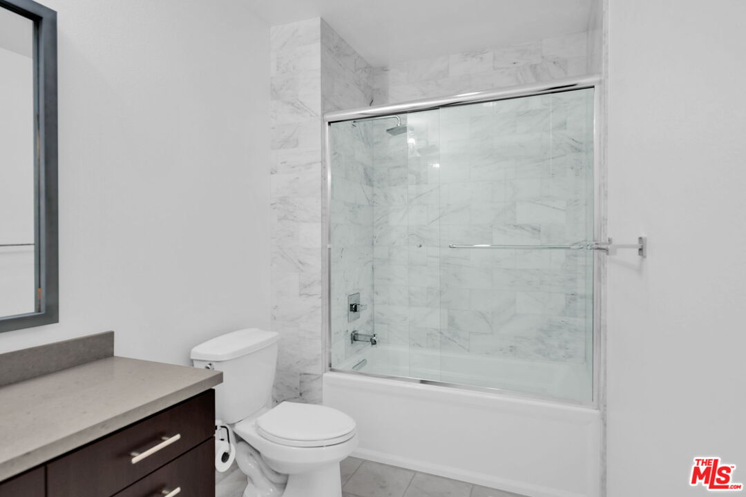 4211 REDWOOD AVE Unit: 304