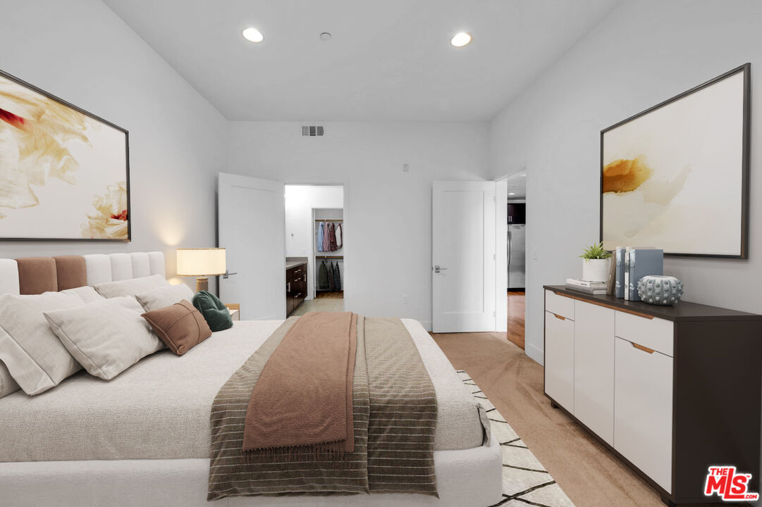 4211 REDWOOD AVE Unit: 304