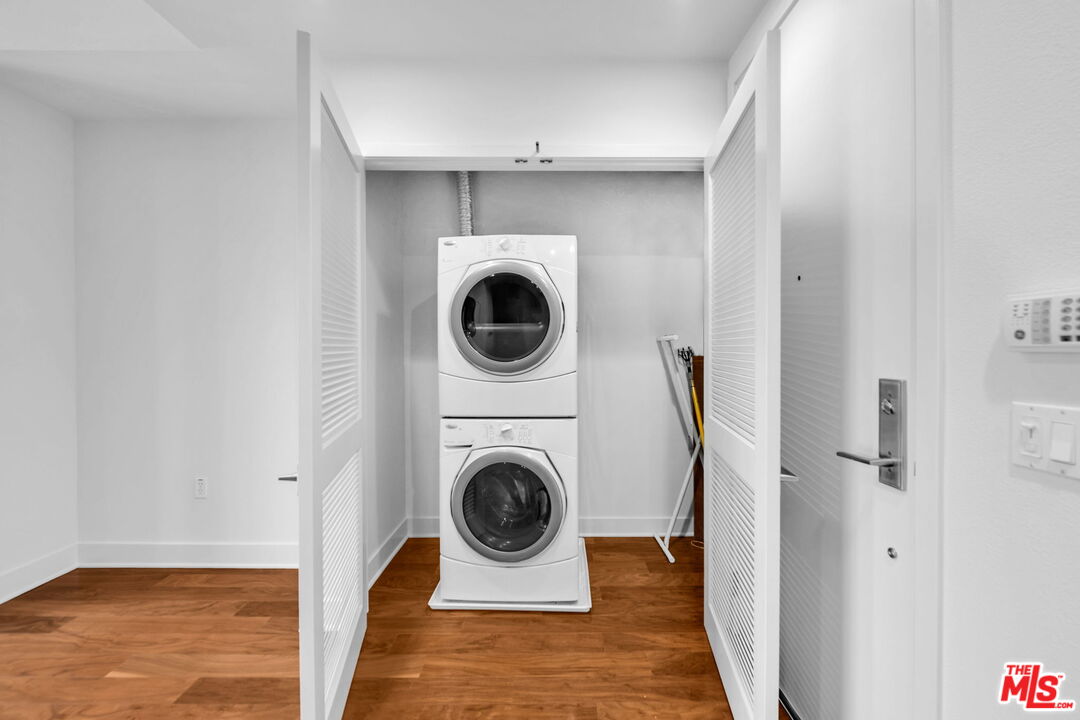 4211 REDWOOD AVE Unit: 304