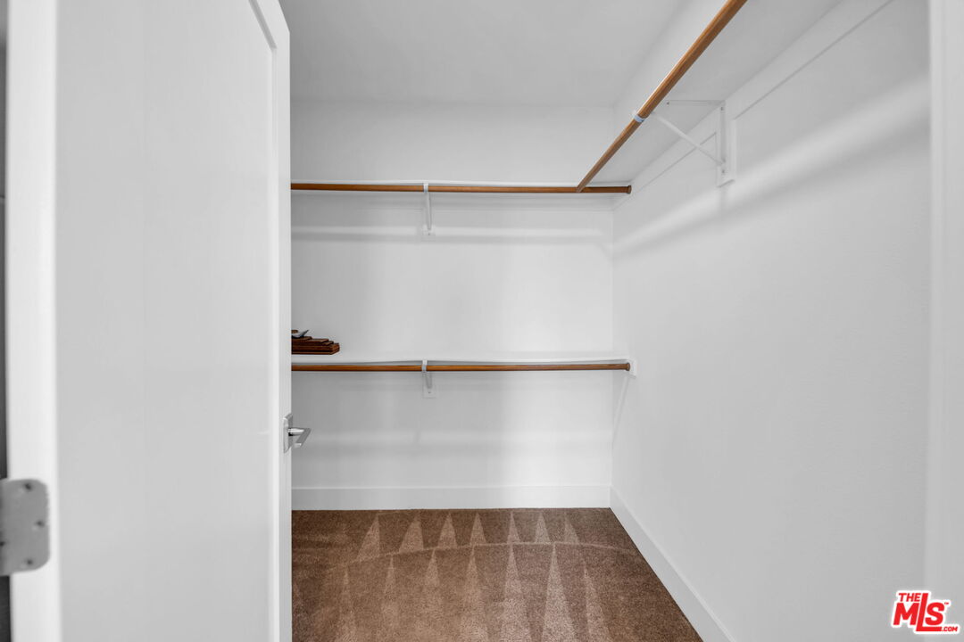 4211 REDWOOD AVE Unit: 304
