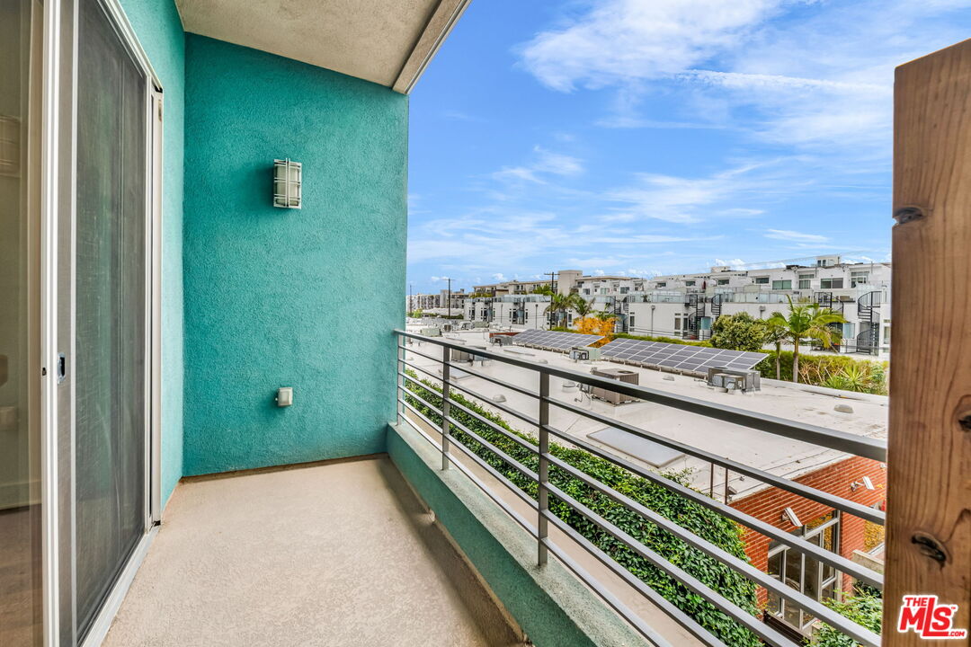 4211 REDWOOD AVE Unit: 304
