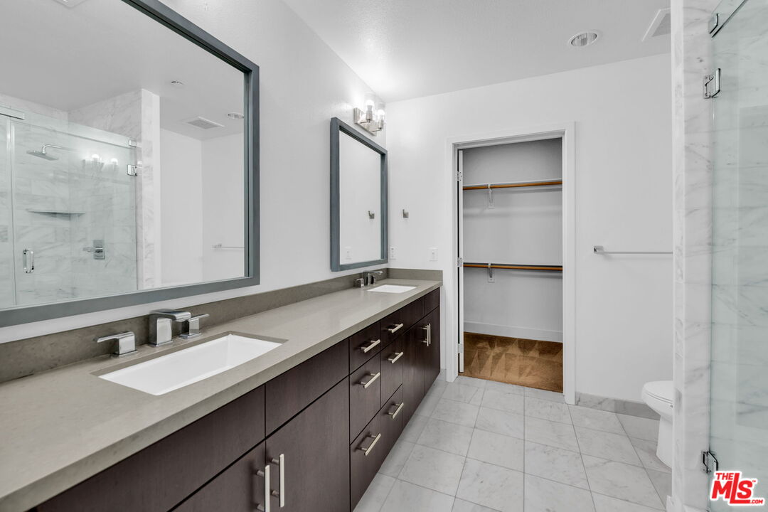 4211 REDWOOD AVE Unit: 304