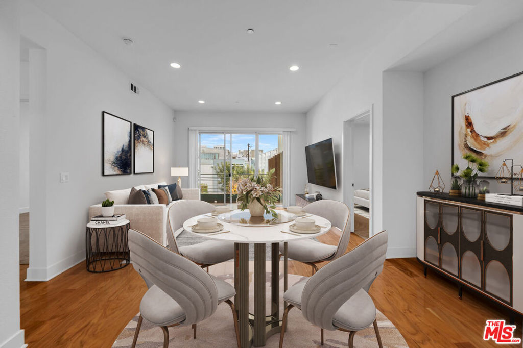 4211 REDWOOD Avenue 304