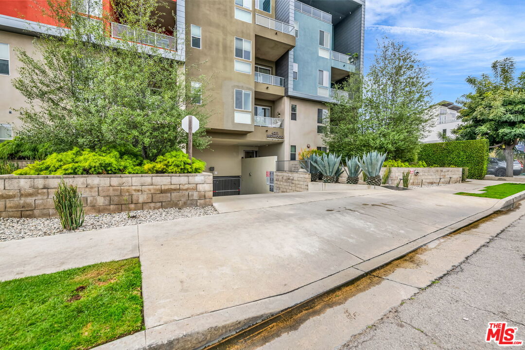 4211 REDWOOD AVE Unit: 304